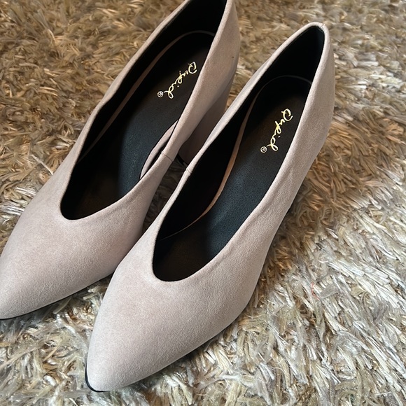 NWT oatmeal Qupid heels ! - Picture 4 of 4